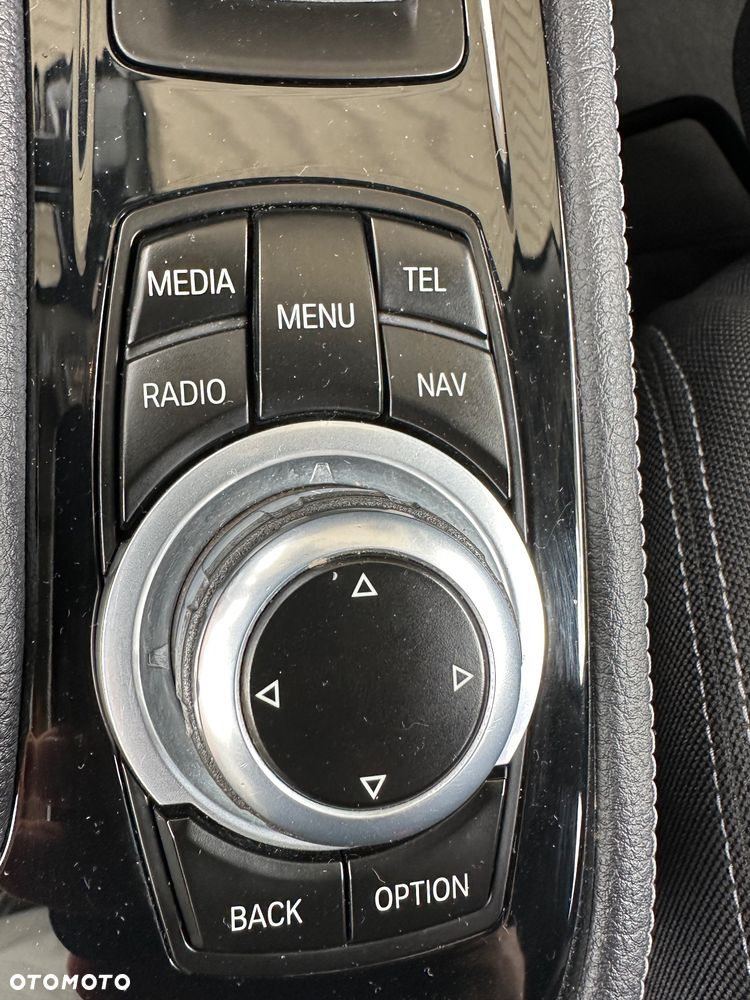 BMW Seria 2 218d - 10