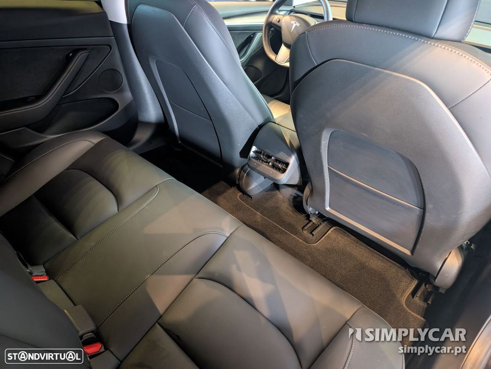 Tesla Model 3 - 8