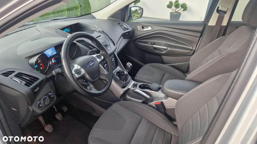 Ford Kuga 1.6 EcoBoost 2x4 Titanium - 7