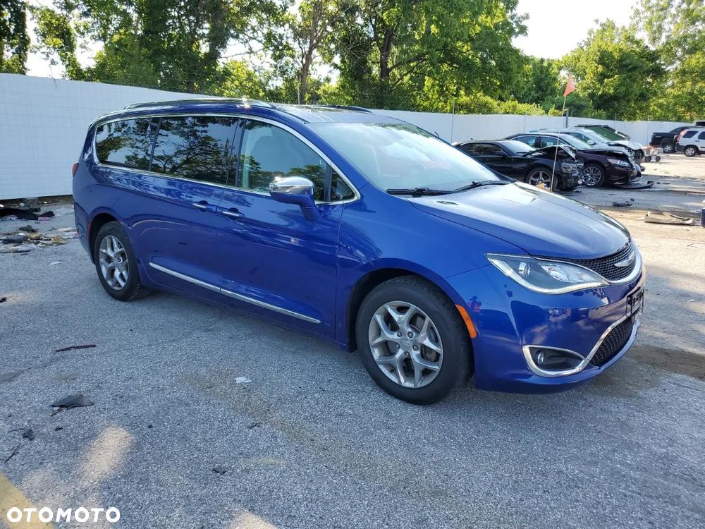 Chrysler Pacifica - 2