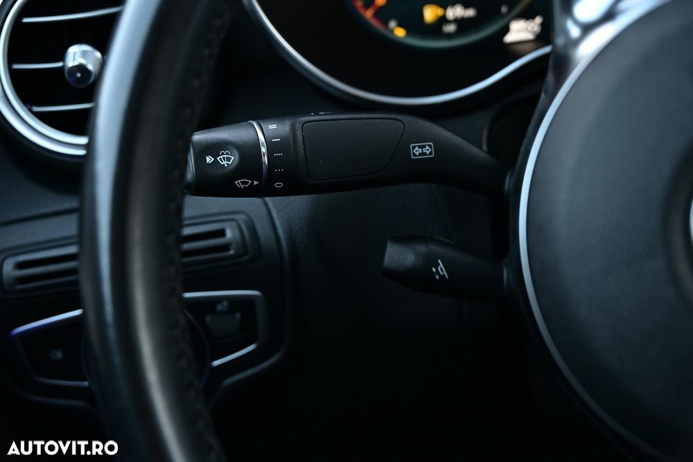 Mercedes-Benz GLC 220 d 4Matic 9G-TRONIC AMG Line Plus - 29