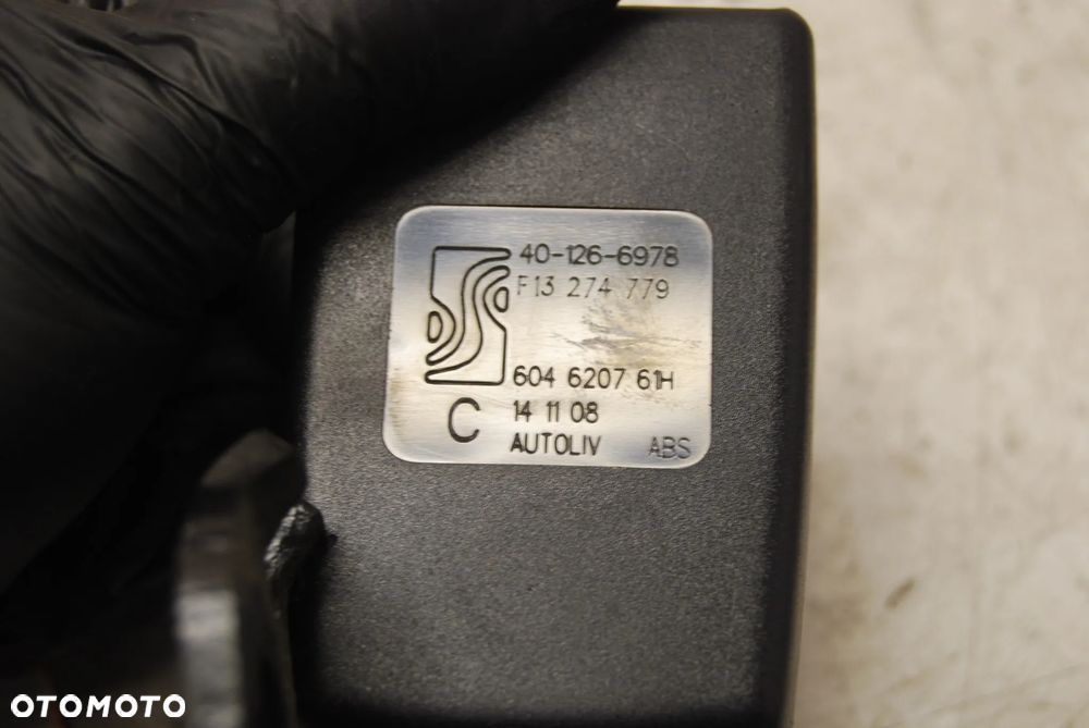 ZAPINKA WPINKA PASA ŚRODKOWY/ LEWY LUB PRAWY TYŁ TYLNA OPEL CORSA D 3D 13274779 13274778 13276908 - 3