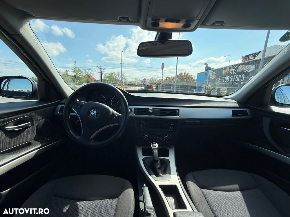 BMW 3 Series 2010 — imagine 7