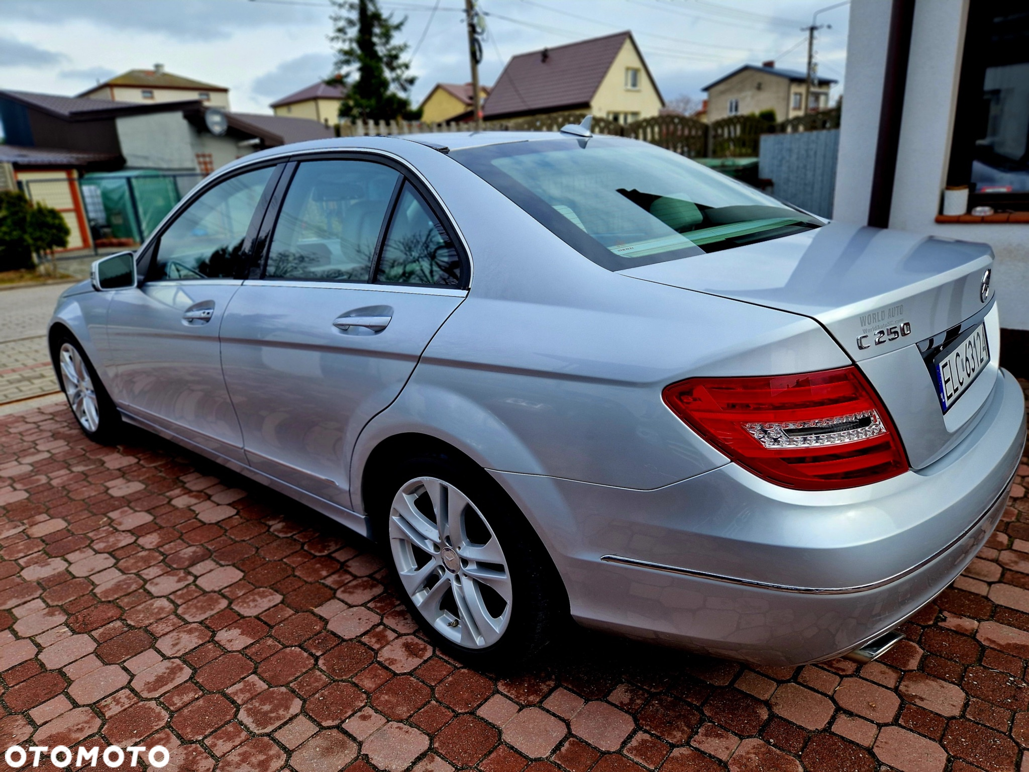 Mercedes-Benz Klasa C 250 CGI T Automatik BlueEFFICIENCY Avantgarde - 4
