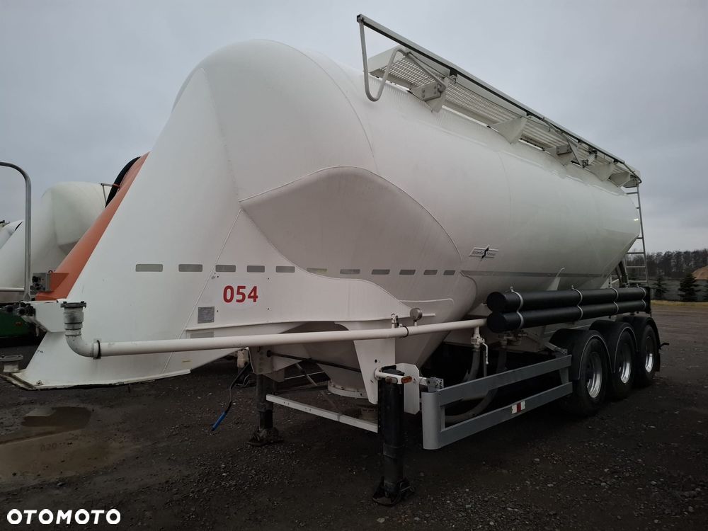 Spitzer Spitzer Feldbinder 37m3 2013 rok - 1