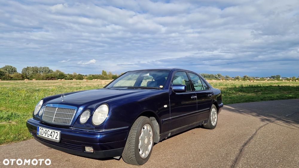 Mercedes-Benz Klasa E 320 4-Matic Classic - 4