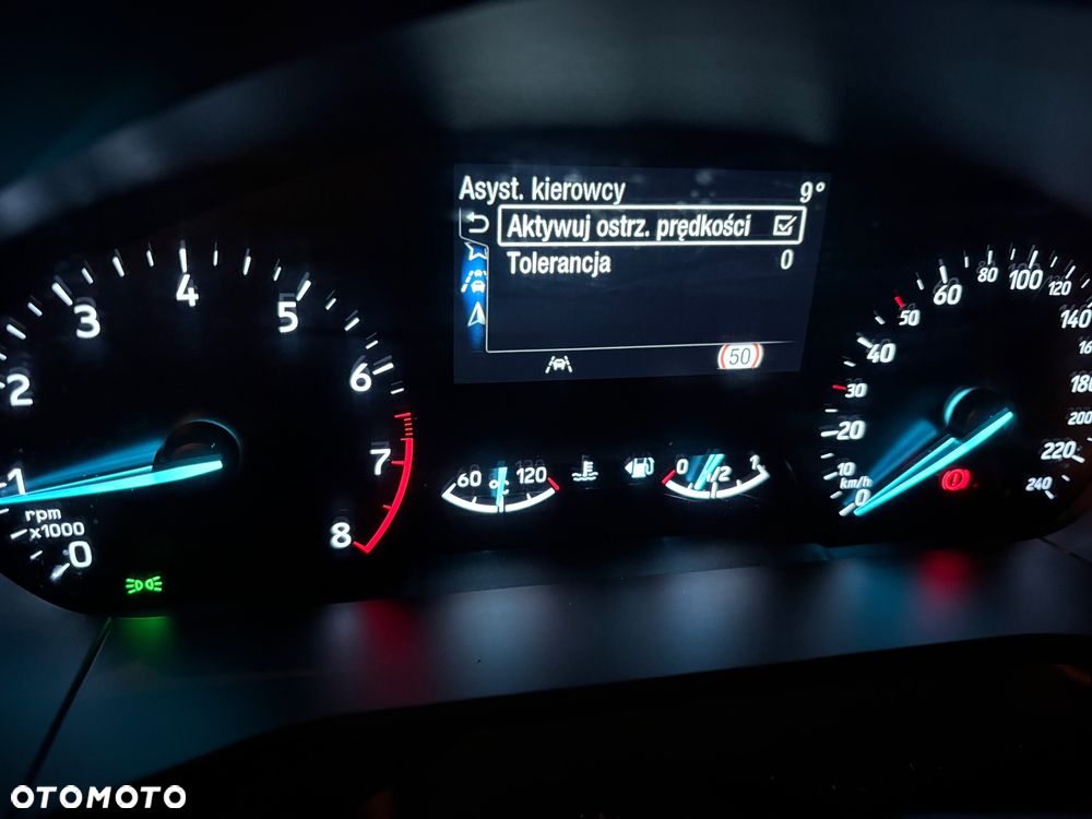 Ford Focus 1.0 EcoBoost Titanium X - 32