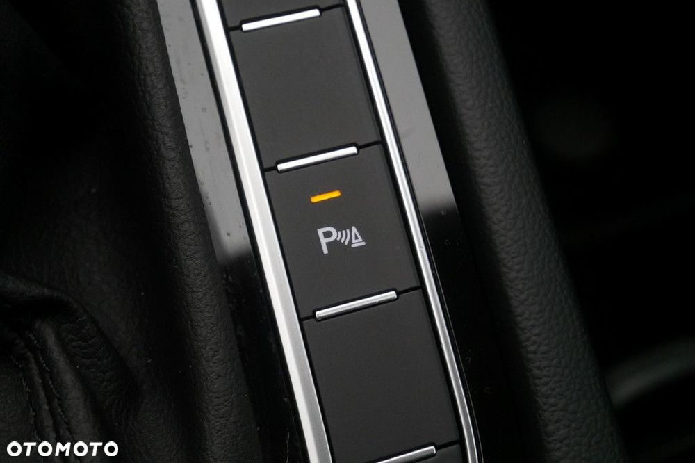 Volkswagen Passat Variant 2.0 TSI Business DSG - 18