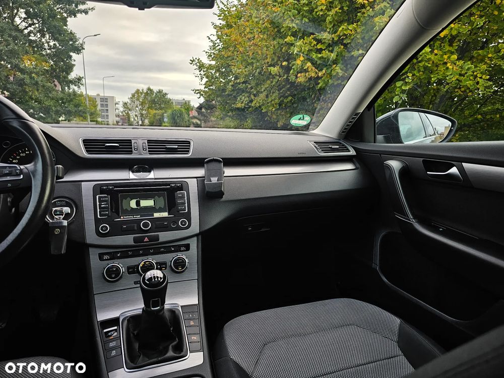 Volkswagen Passat - 12