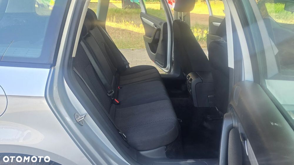 Volkswagen Passat 2.0 TDI DPF BlueMotion Technology Trendline - 29
