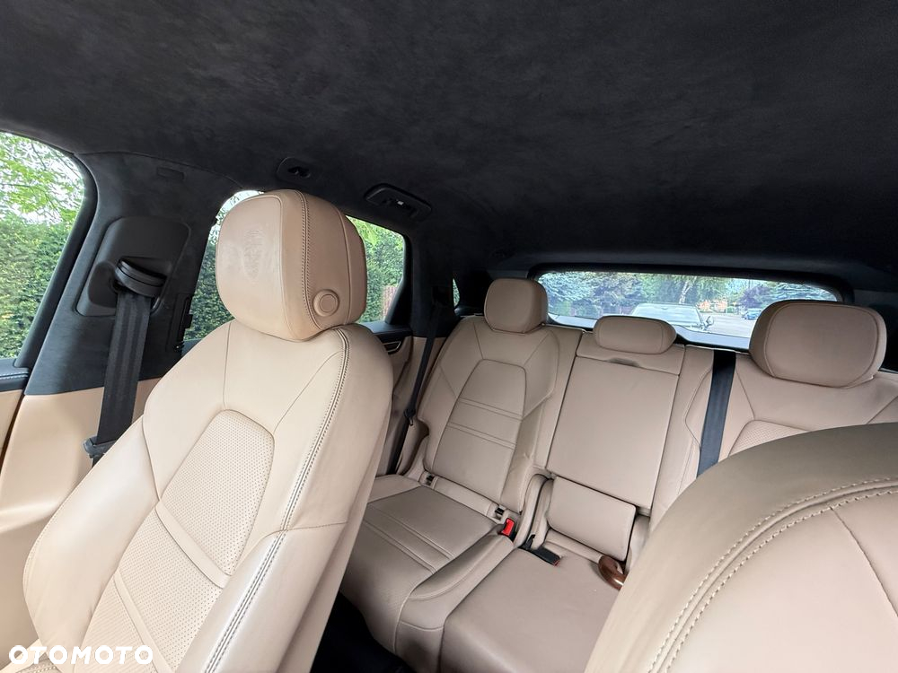 Porsche Cayenne Coupe Turbo S E-Hybrid - 15
