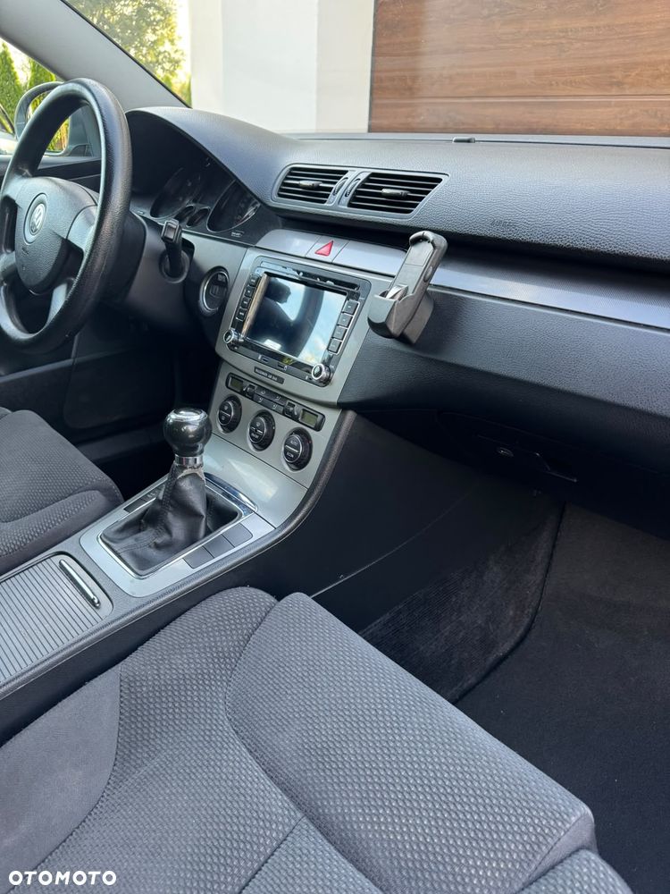 Volkswagen Passat 2.0 TDI Individual - 24