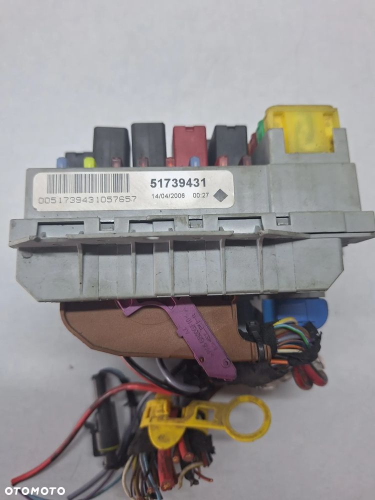 SKRZYNKA BEZPIECZNIKÓW MODUŁ 51739431 LANCIA MUSA FIAT IDEA 06r EUR - 2