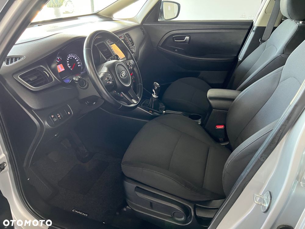 Kia Carens - 9