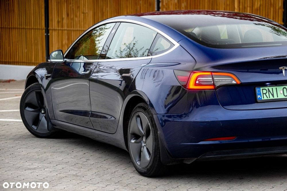 Tesla Model 3 - 4