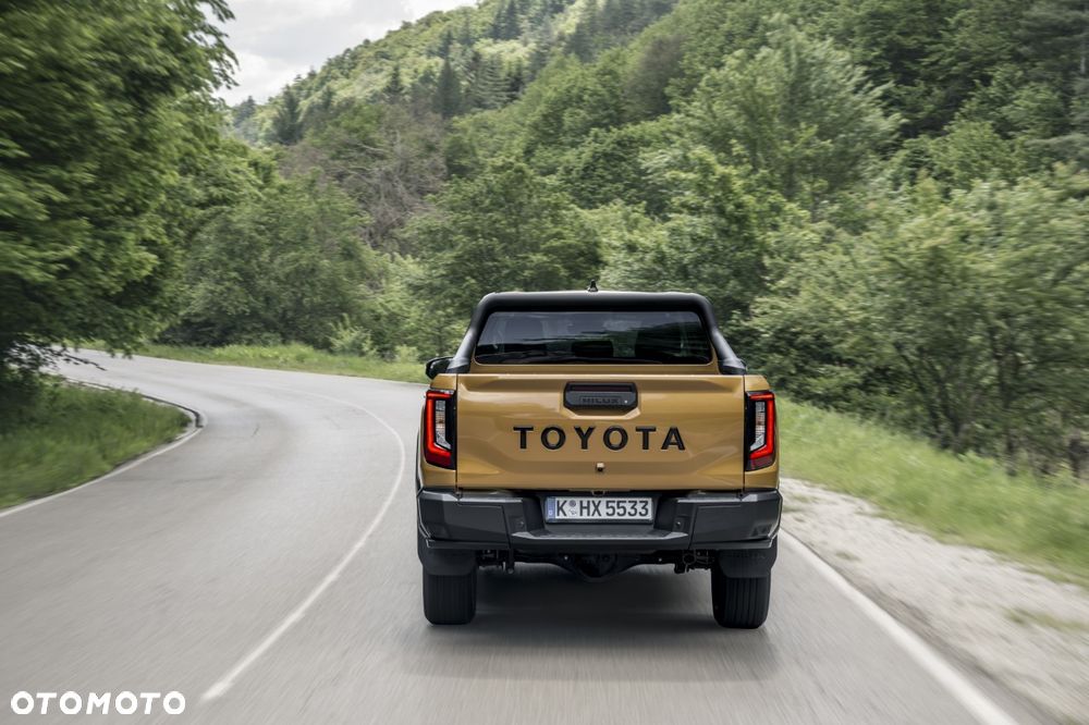 Toyota Hilux 2.8 D-4D mHEV Double Cab Invincible 4x4 - 6