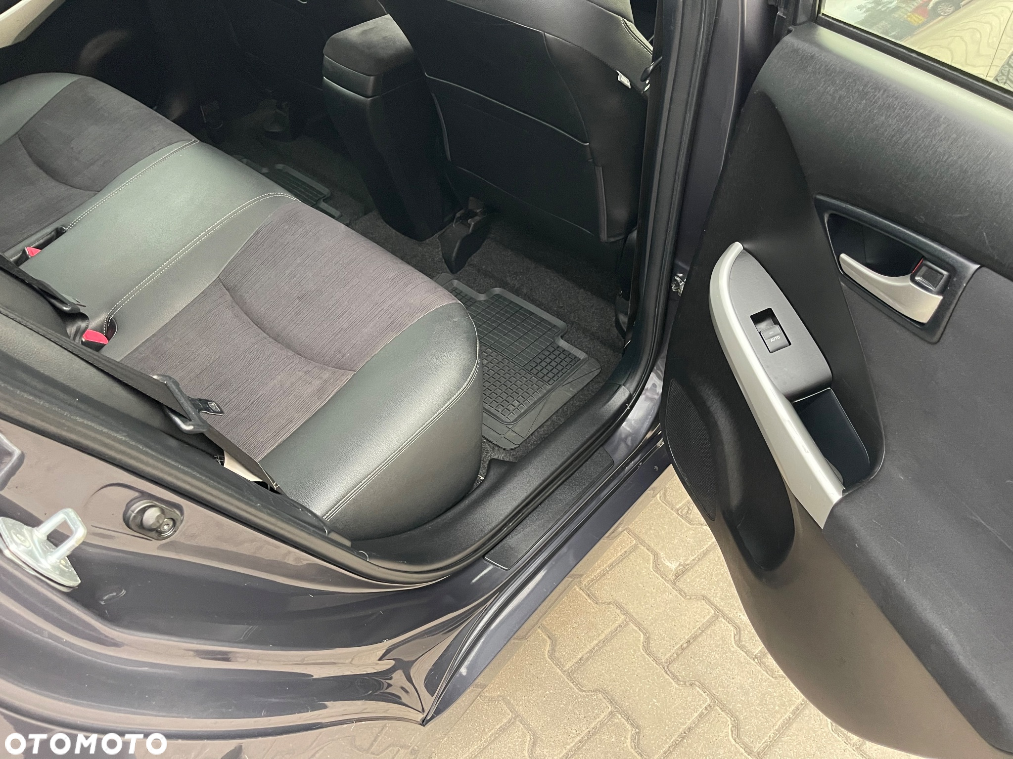 Toyota Prius 1.8 HSD Premium - 24