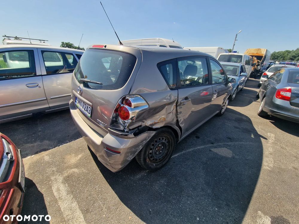 TOYOTA COROLLA VERSO - 4