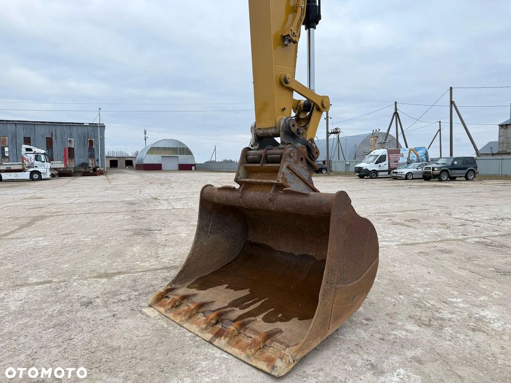 Caterpillar 326 FLN - 24
