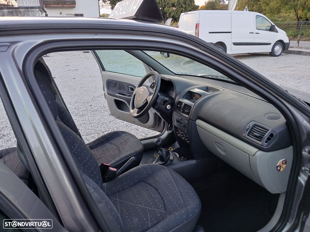 Renault Clio 1.2 16V Confort Authentique - 8
