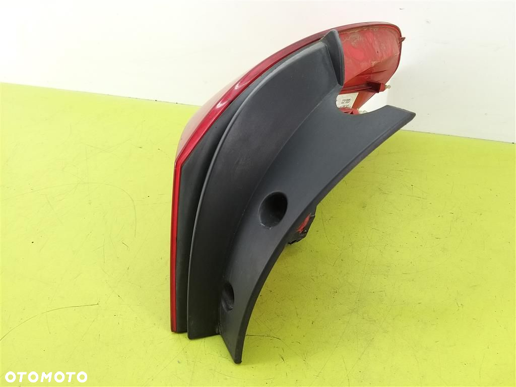 Lampa lewa tylna tył Renault Clio III KOMBI 2005-2012 MAKO 8200586843 - 8