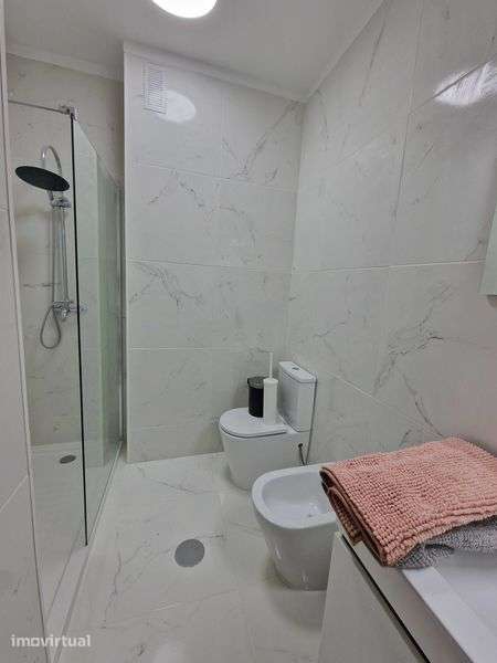 T3 renovado em Vila Nova de Gaia, junto ao metro Sto Ovídio - Grande imagem: 5/8