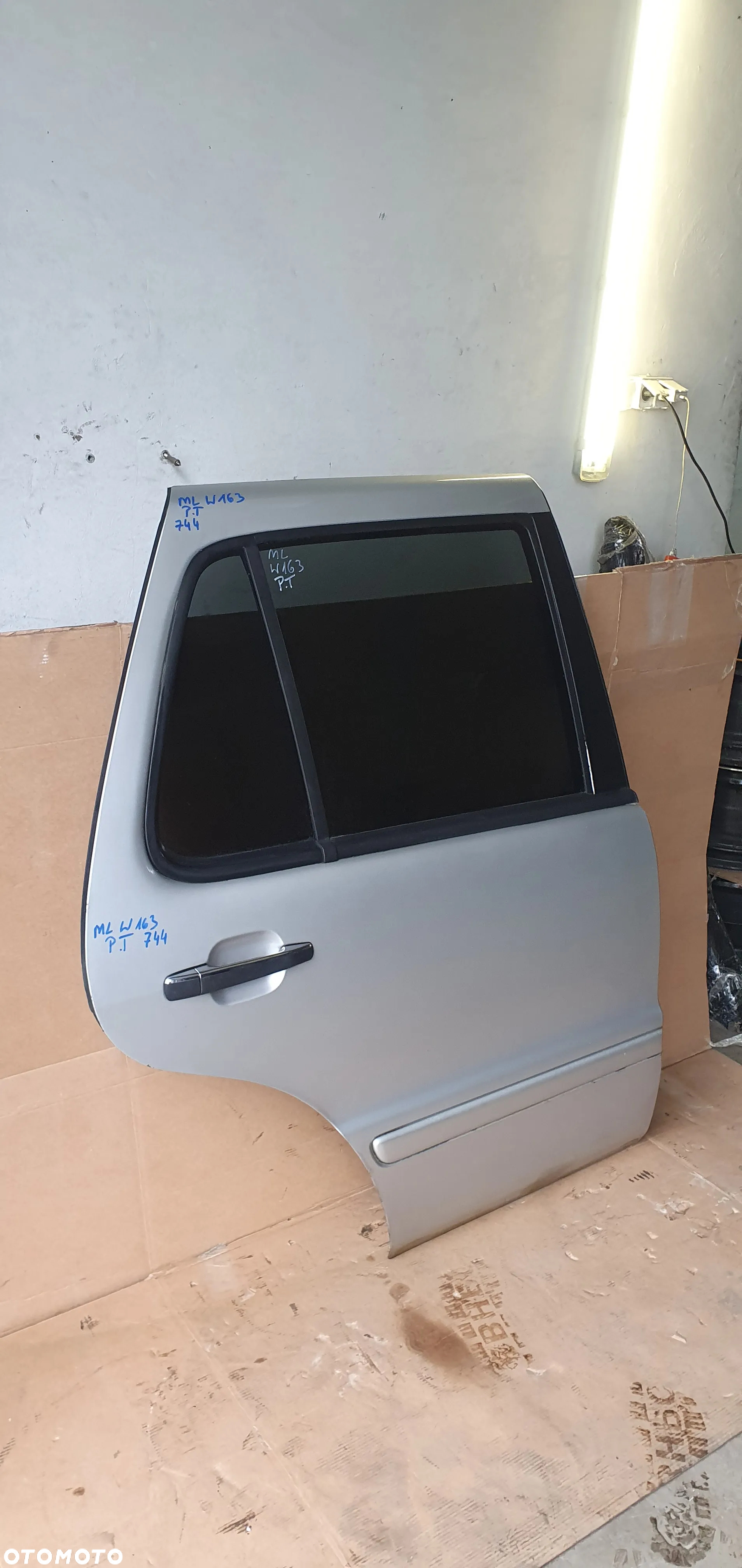 Drzwi prawy tył tylne prawe Mercedes ML W163 744 C744 - 2