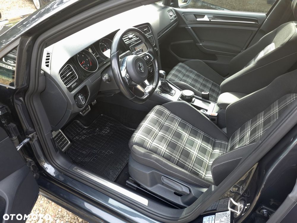 Volkswagen Golf - 11