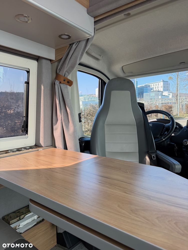 Globe-Traveller Voyager X - 7