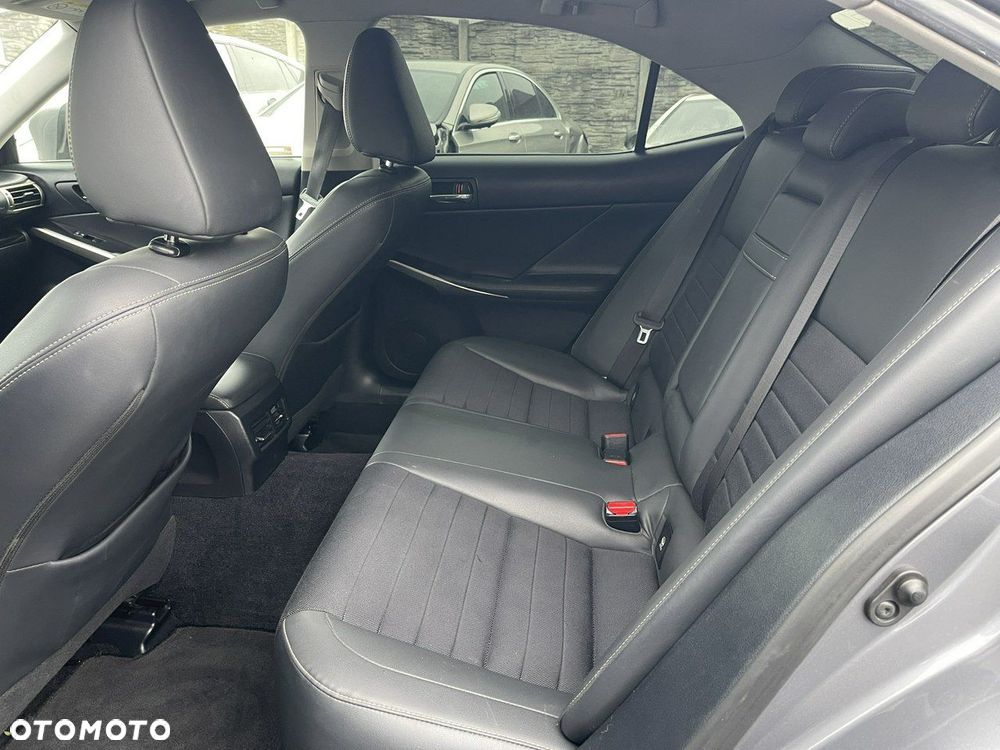 Lexus IS 300h Comfort - 10