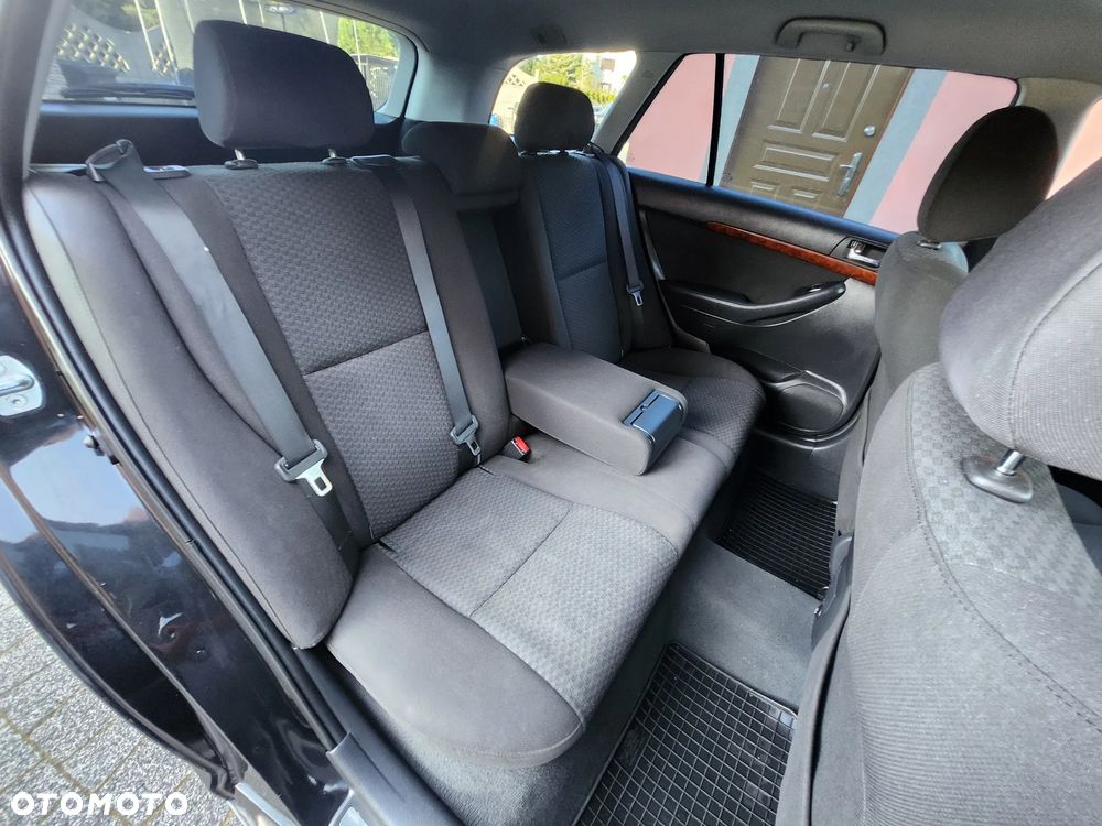 Toyota Avensis - 6
