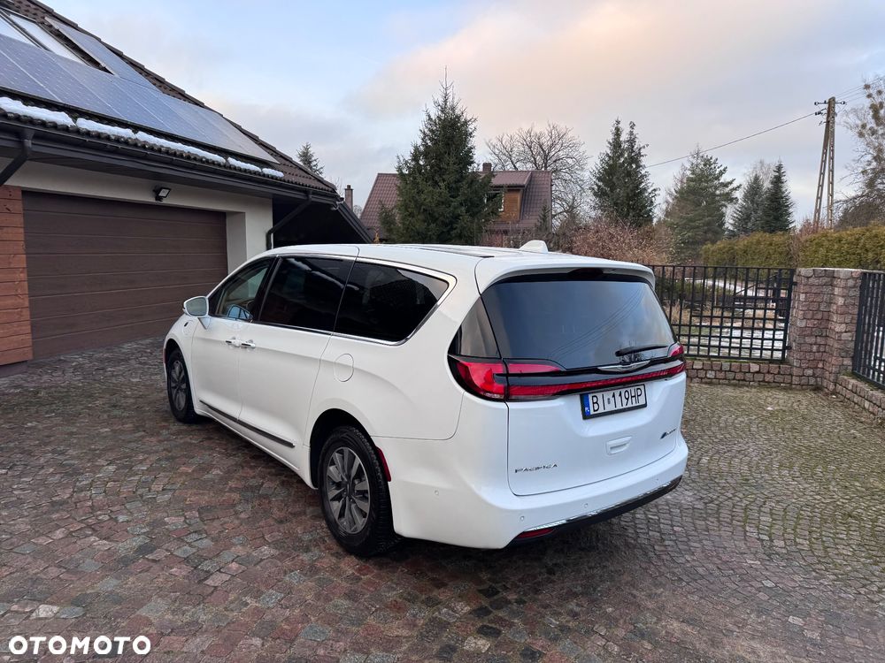 Chrysler Pacifica - 32