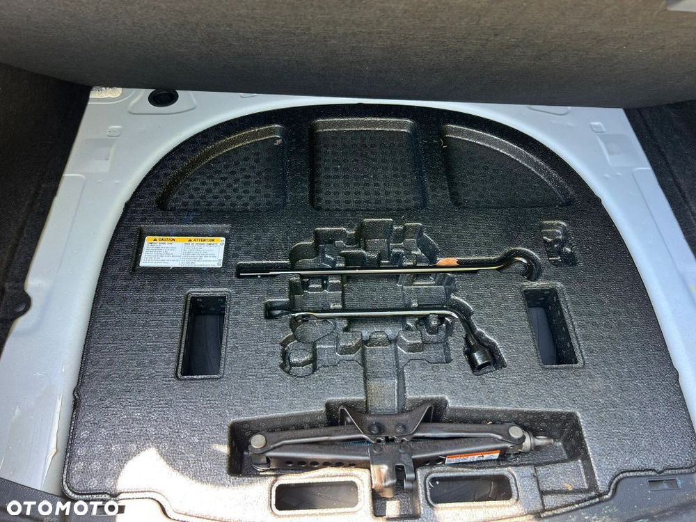 Toyota Camry 2.5 LE - 17