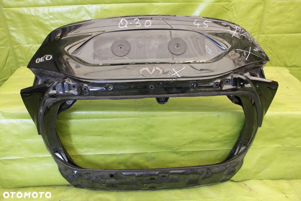 Klapa tył Infiniti Q30 2015-2019r. - 1