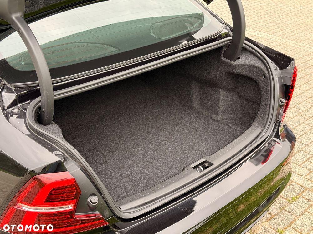 Volvo S60 B5 B AWD Plus Dark - 22