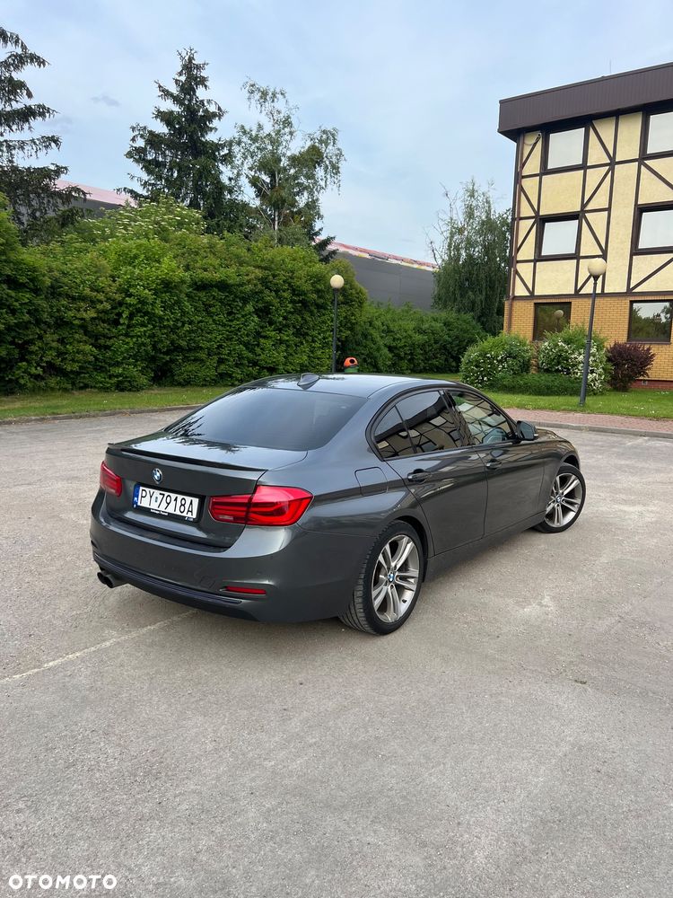 BMW Seria 3 330i Sport - 8