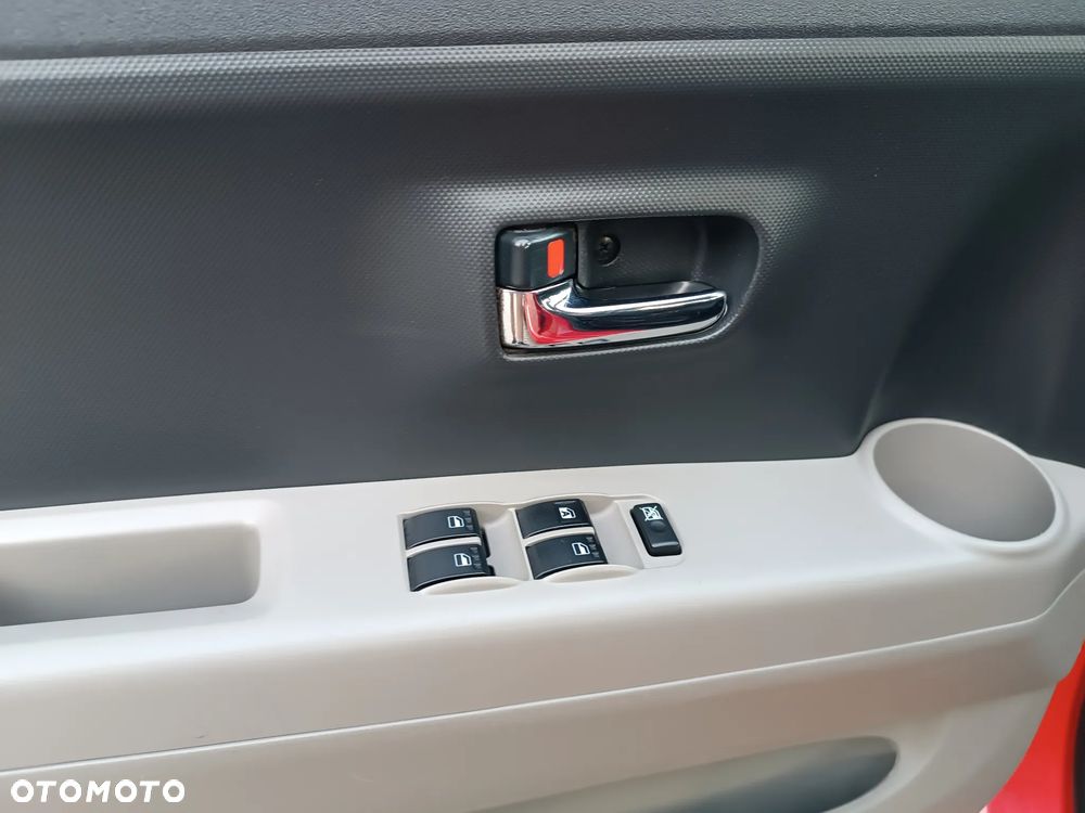 Daihatsu Sirion 1.3 - 8