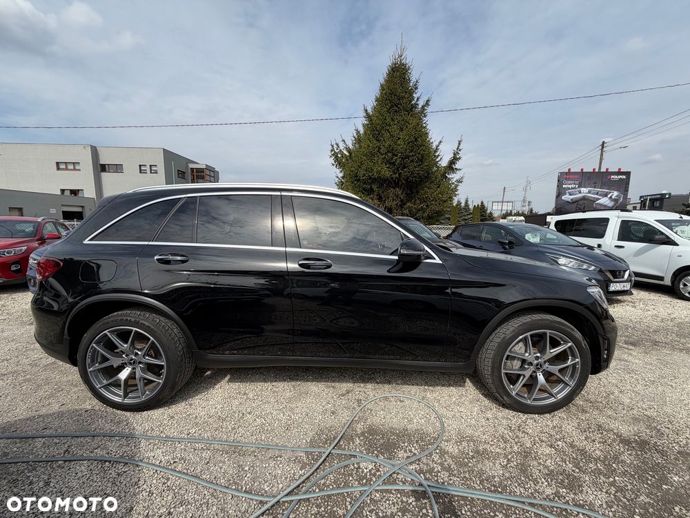 Mercedes-Benz GLC 300 4Matic 9G-TRONIC AMG Line - 12