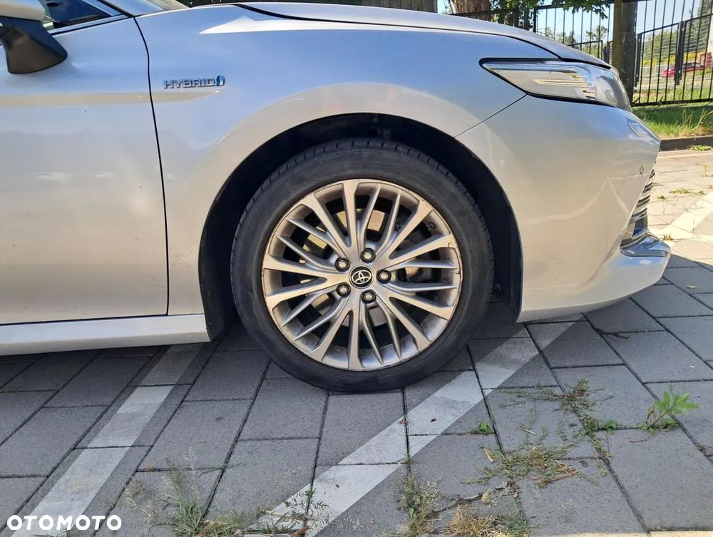 Toyota Camry 2.5 Hybrid Executive CVT - 24