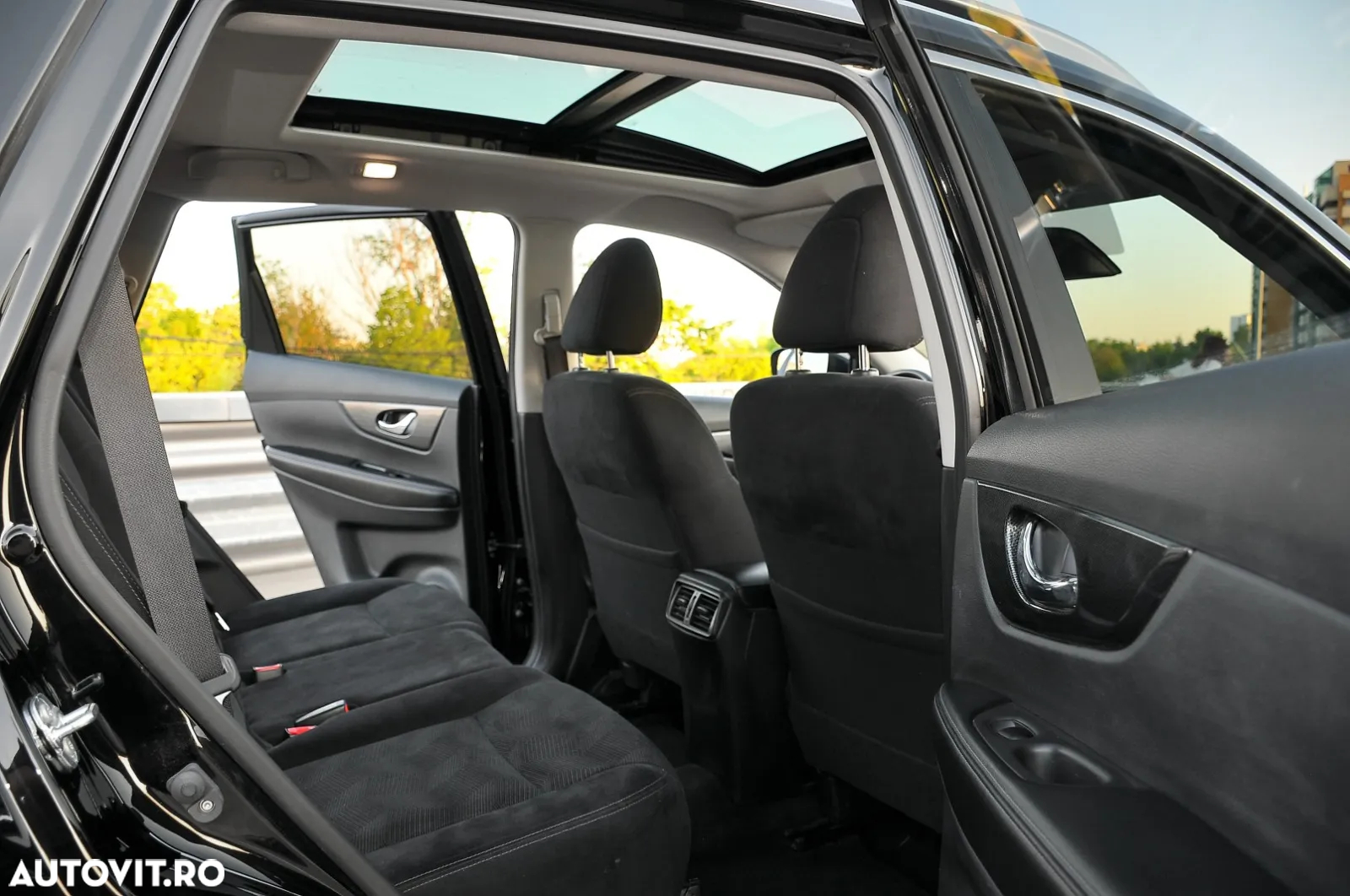 Nissan X-Trail 2.0 dCi ALL-MODE 4x4i Xtronic N-Connecta - 10
