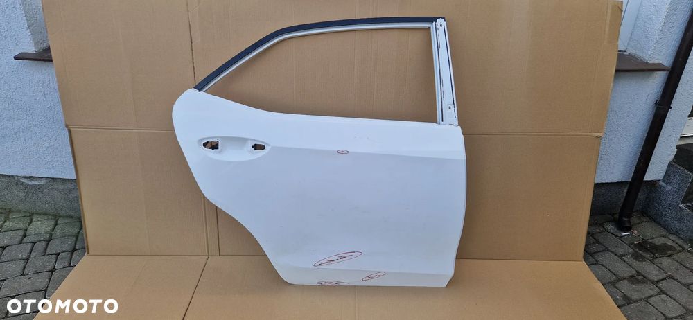 DRZWI PRAWE TYLNE TYŁ TOYOTA COROLLA E16 E18 SEDAN - 1