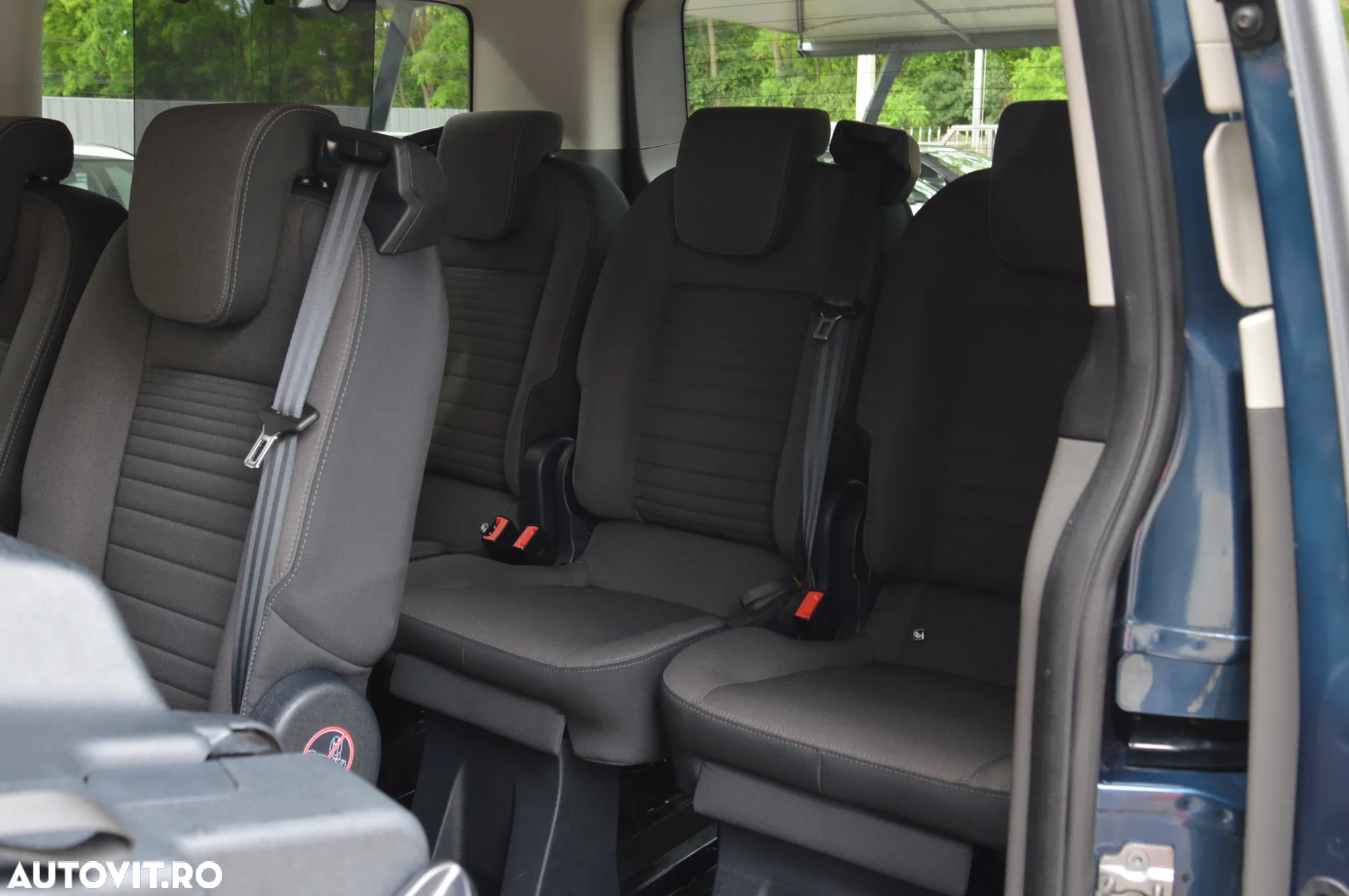 Ford Tourneo Custom Bus 320 2.0 EcoBlue 130 CP L1H1 Titanium - 12