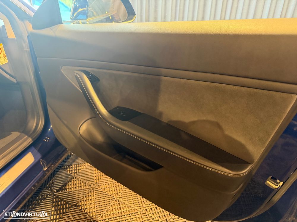 Tesla Model 3 Performance Dual Motor AWD - 24