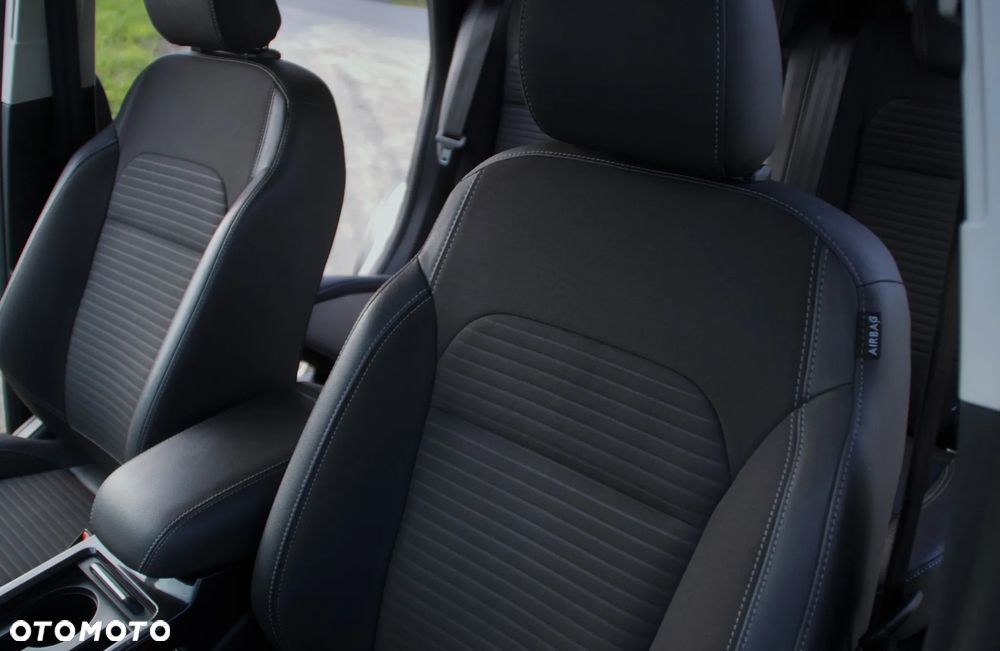 Ford Kuga - 31