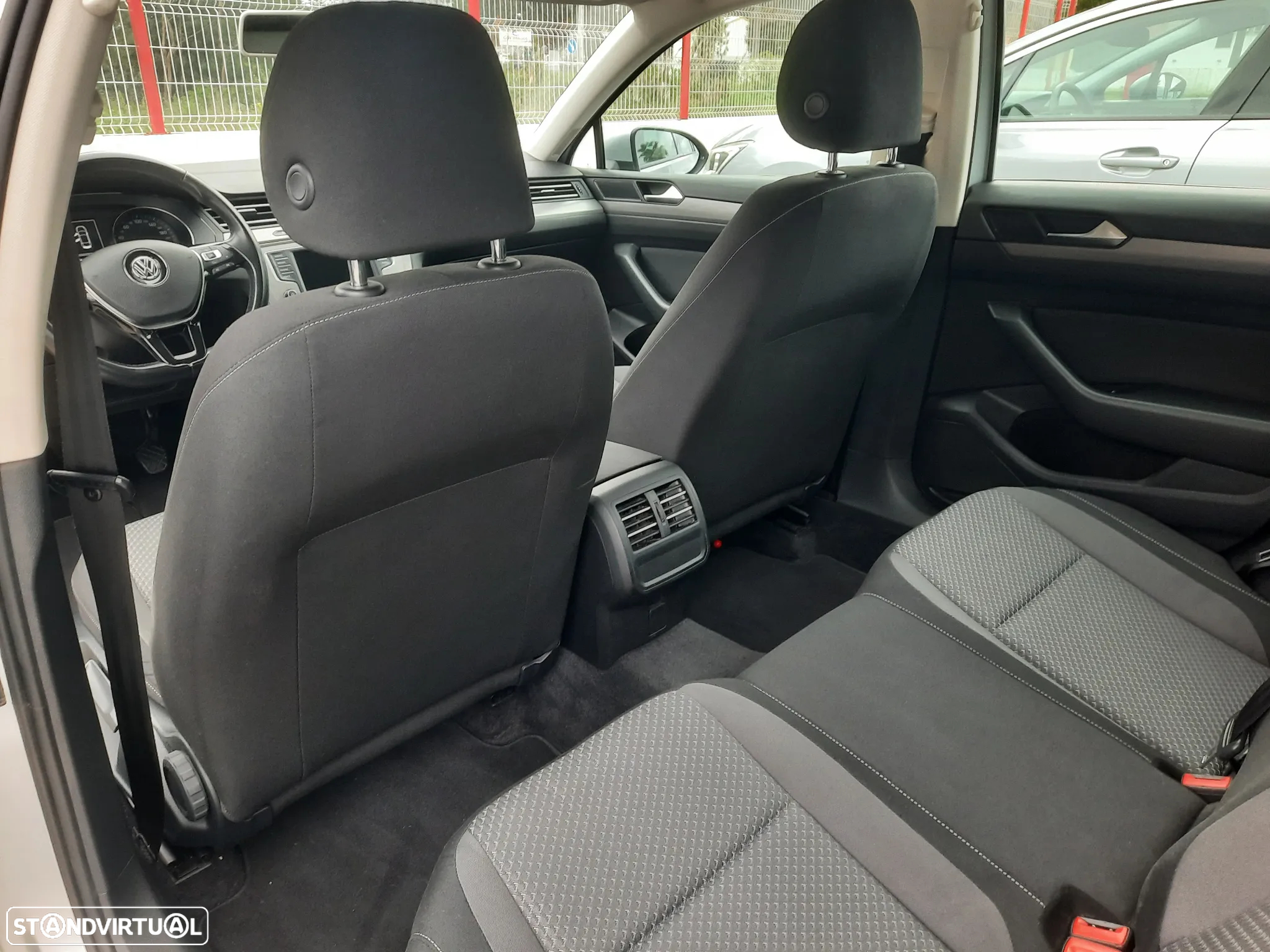 VW Passat 1.6 TDI BlueMotion - 22