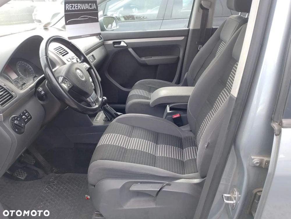 Volkswagen Touran - 10