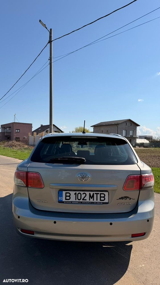 Toyota Avensis 2.0 D-4D Executive - 3
