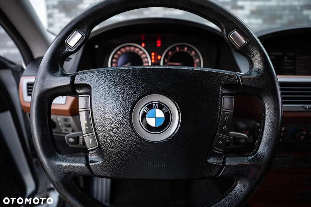 BMW Seria 7 735i - 17