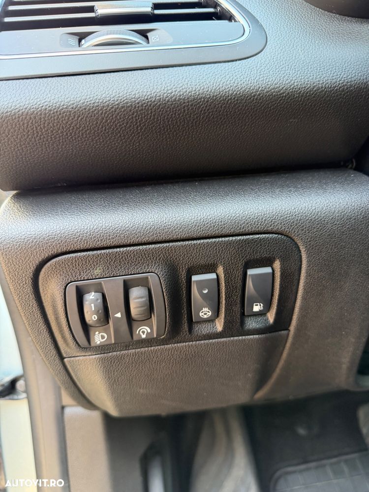 Renault Megane E-TECH 160 INTENS - 11