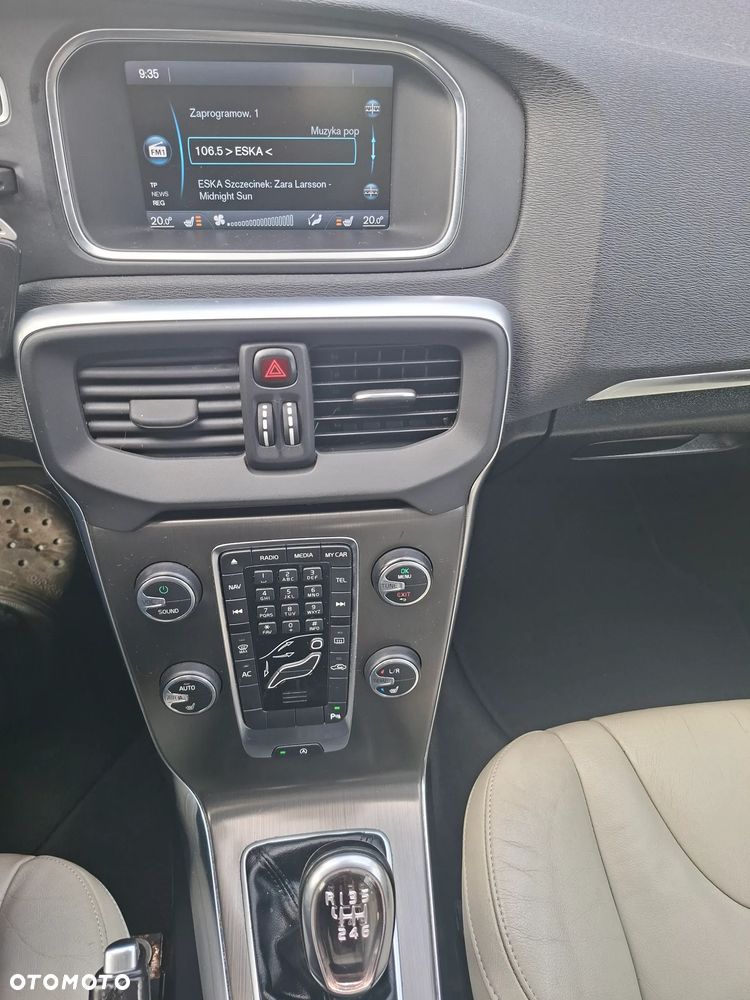 Volvo V40 D2 Momentum - 22